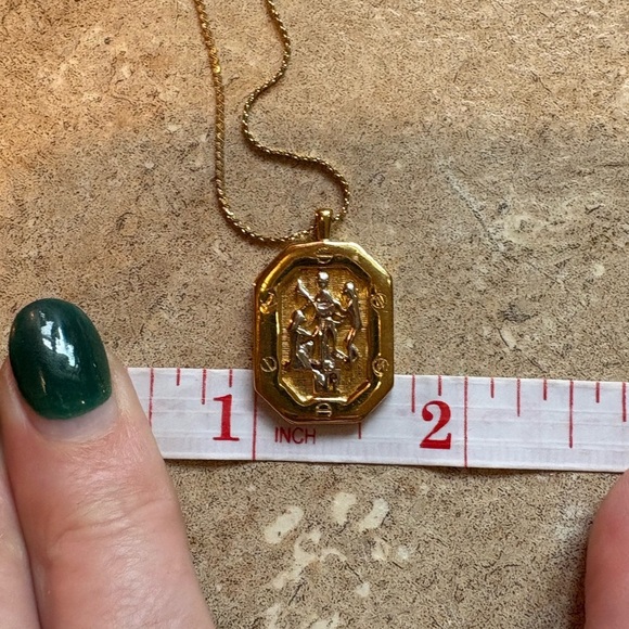 Nina Ricci Gold Necklace - Picture 8 of 8